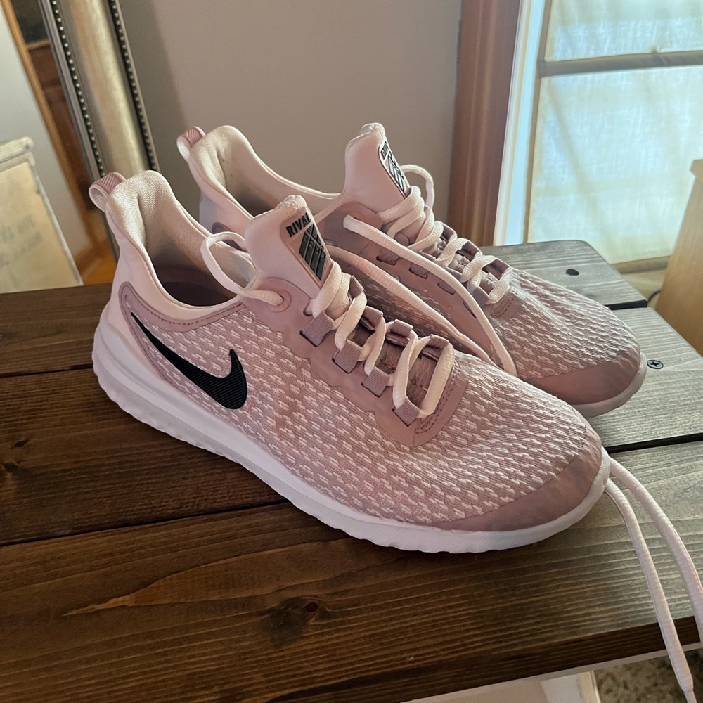 Nike women’s sneakers